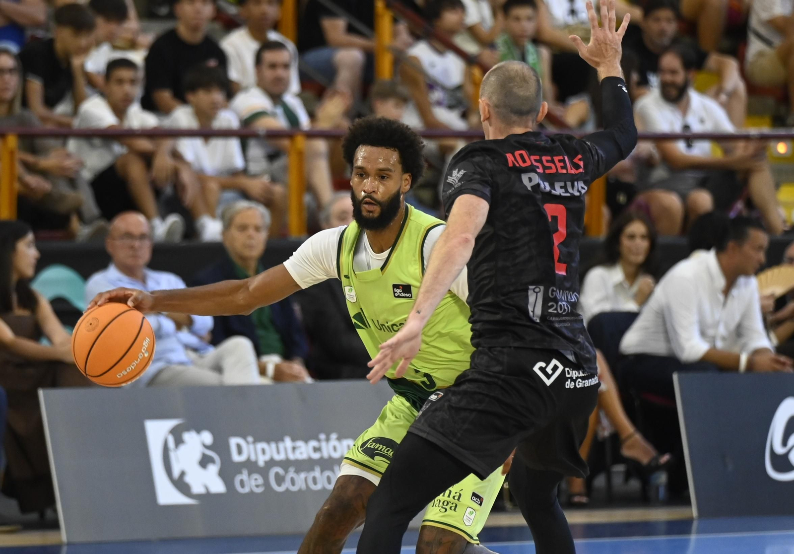 Las mejores fotos del ambiente en Vista Alegre para el Unicaja - Covirán Granada de la Copa de Andalucía de baloncesto