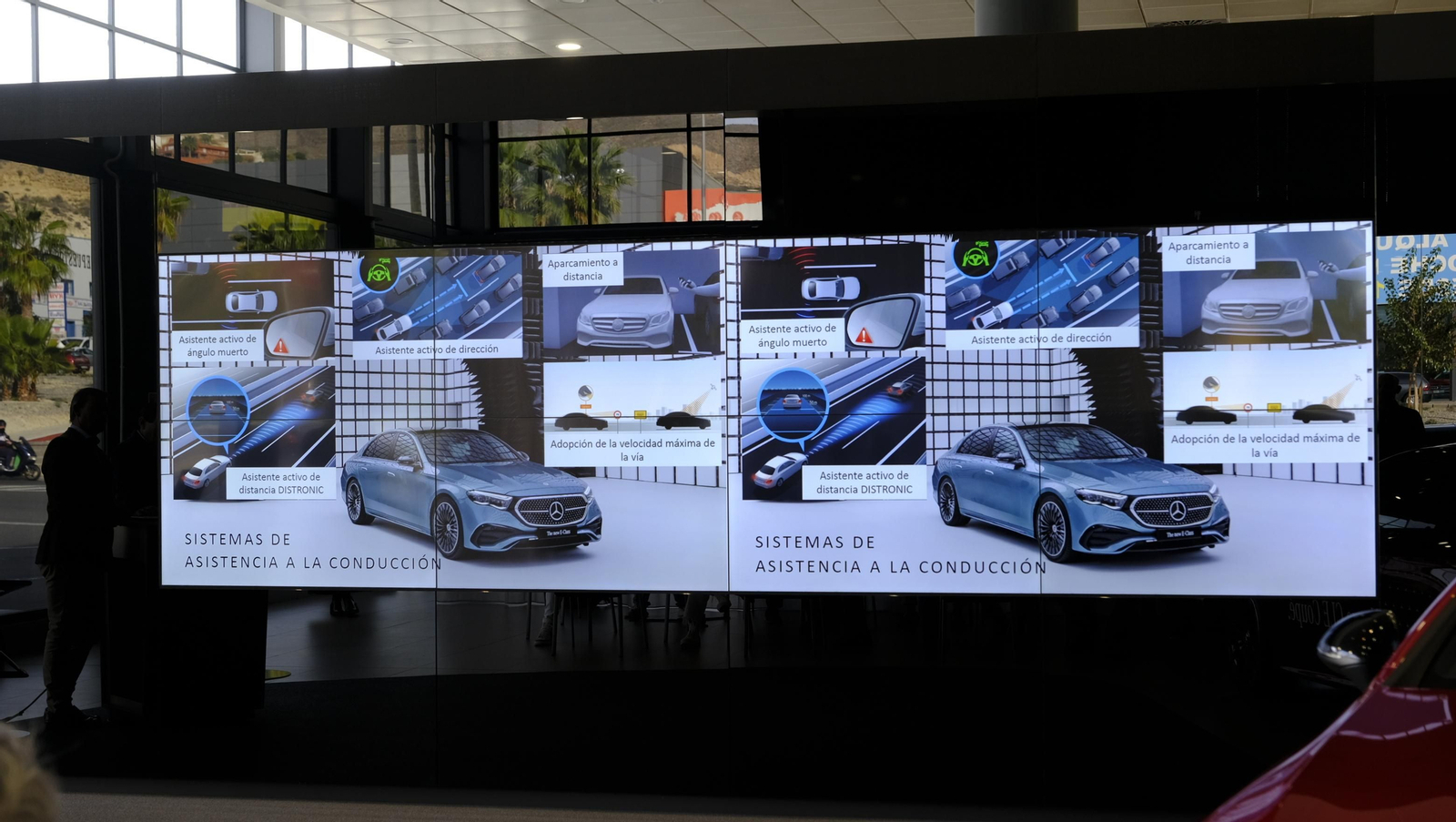 imágenes de la presentación de los nuevos Mercedes-Benz eléctricos, en SAVERES Huércal de Almería