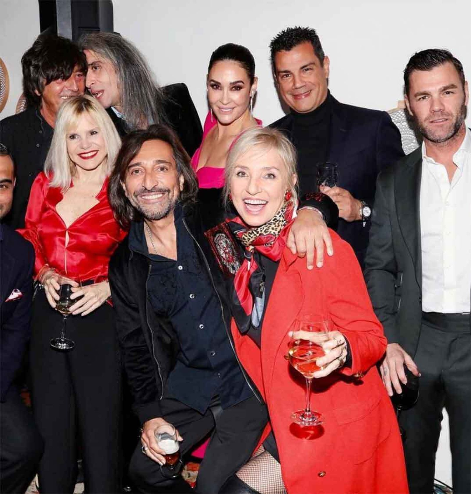 Con algunos de los amigos que asistieron a su fiesta.