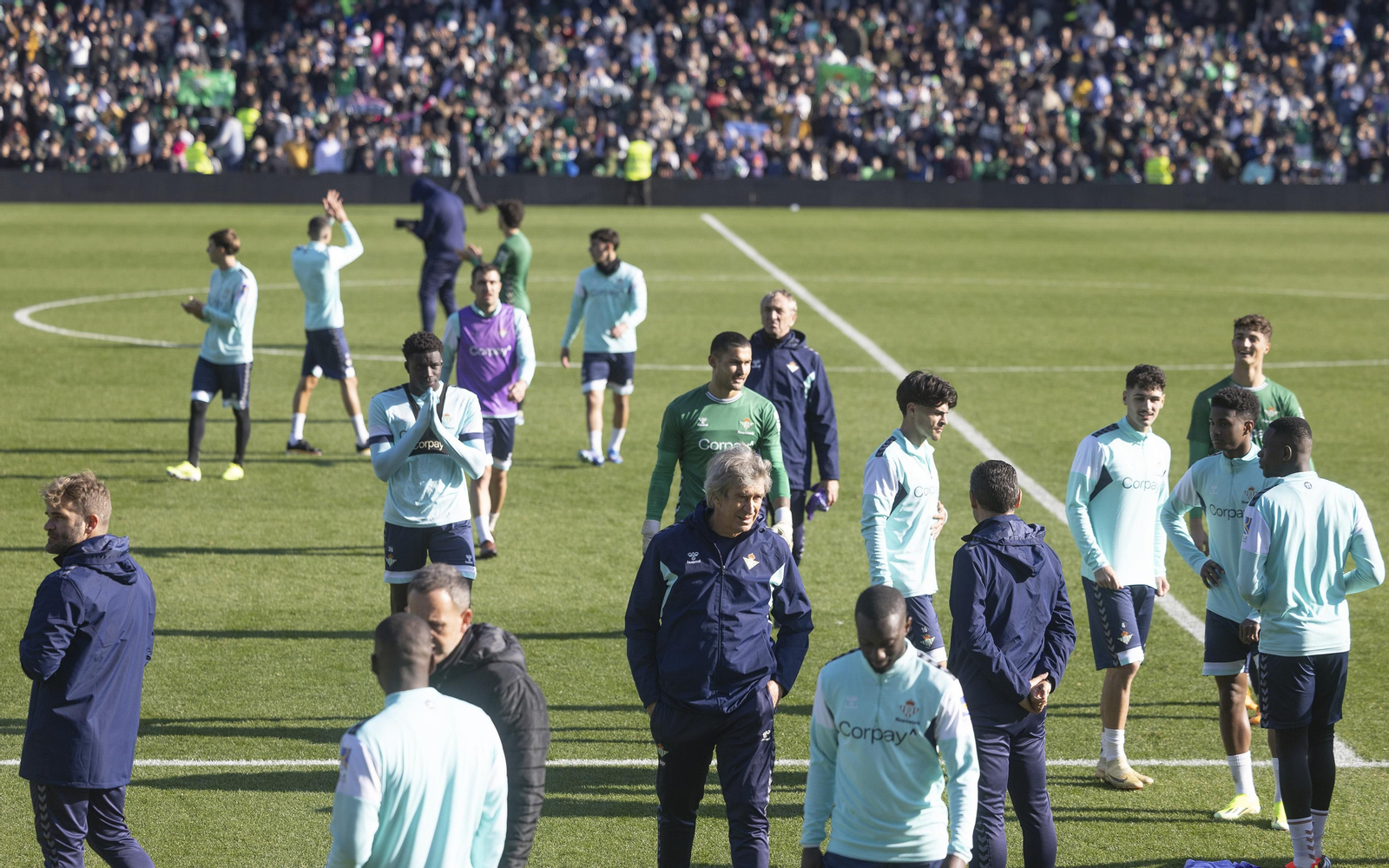 El entrenamiento del Betis a puerta abierta, todas las fotos