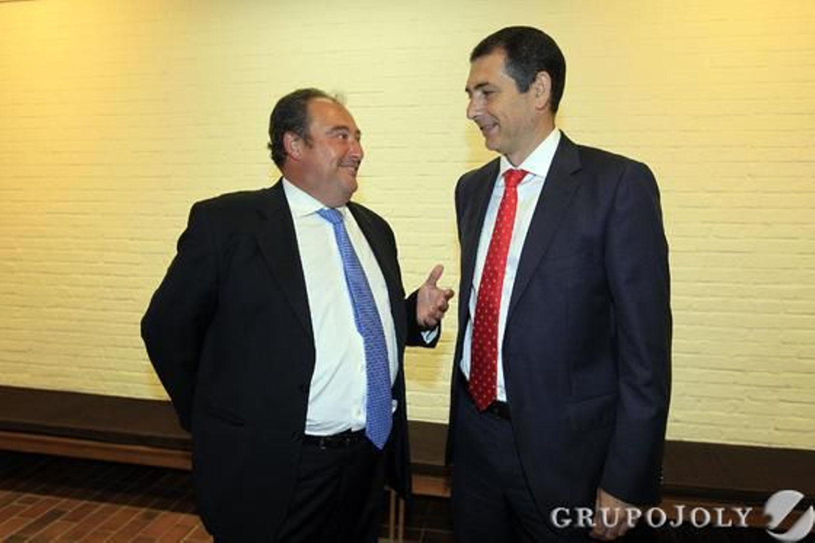 El director general del grupo Joly, Tomás Valiente, junto con el director general de Emasagra, Ramiro Angulo.

Foto: Pepe Villoslada-Lucia Rivas