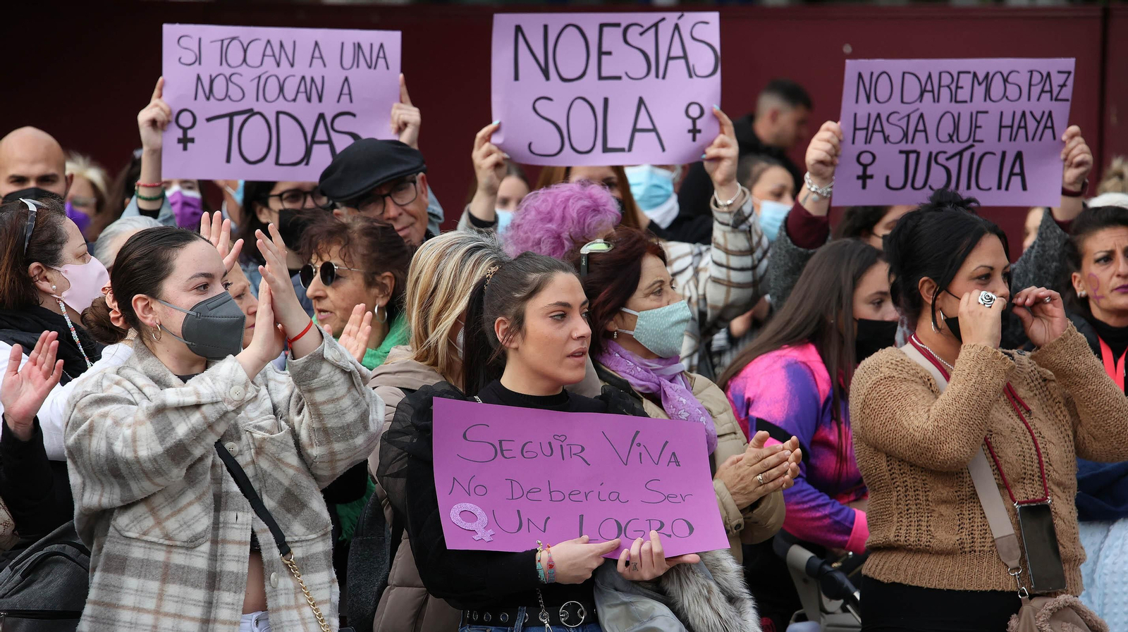 Protesta de Marea Violeta de Jerez en apoyo de Lourdes la joven agredida brutalmente