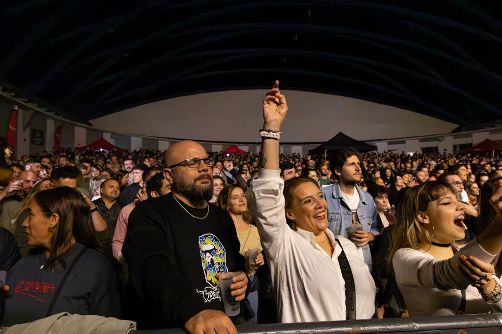 Feria de noche de San Lucas, Concierto de La Plazuela y La Mona Chita Rock, en imágenes