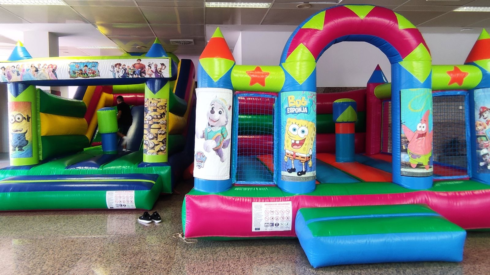 Zona de ocio infantil en la Estación Marítima del Puerto de Algeciras.