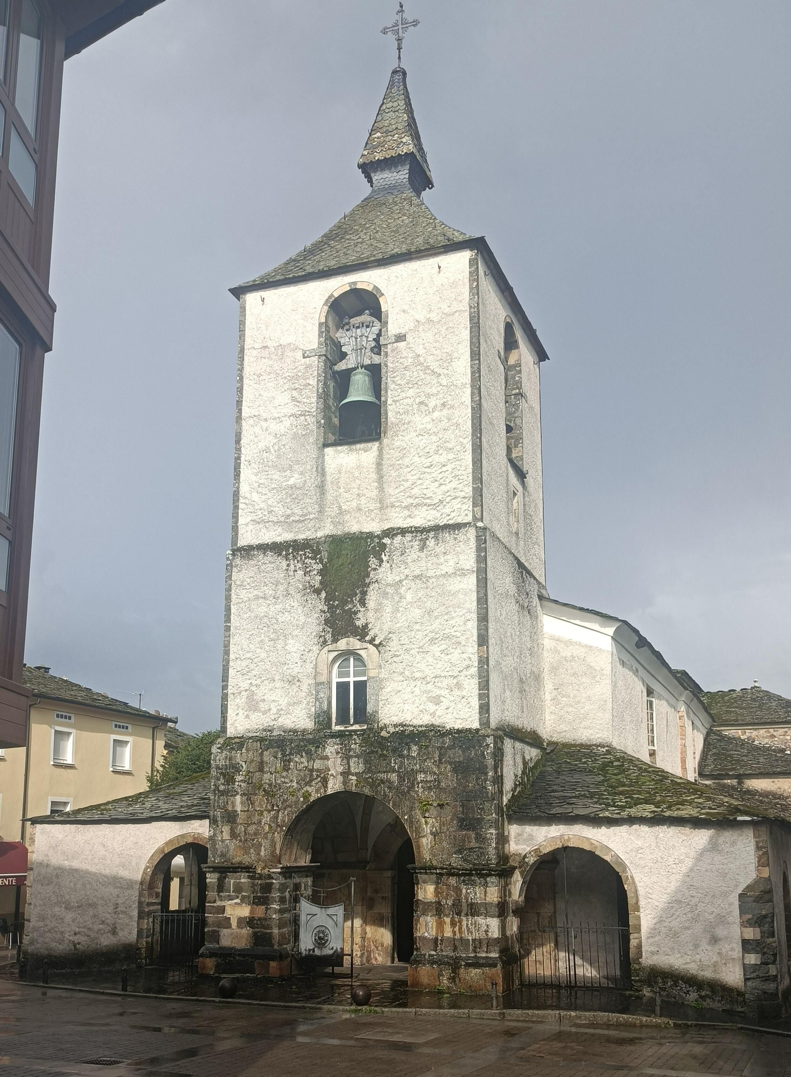 Iglesia de El Salvador de Grandas de Salime