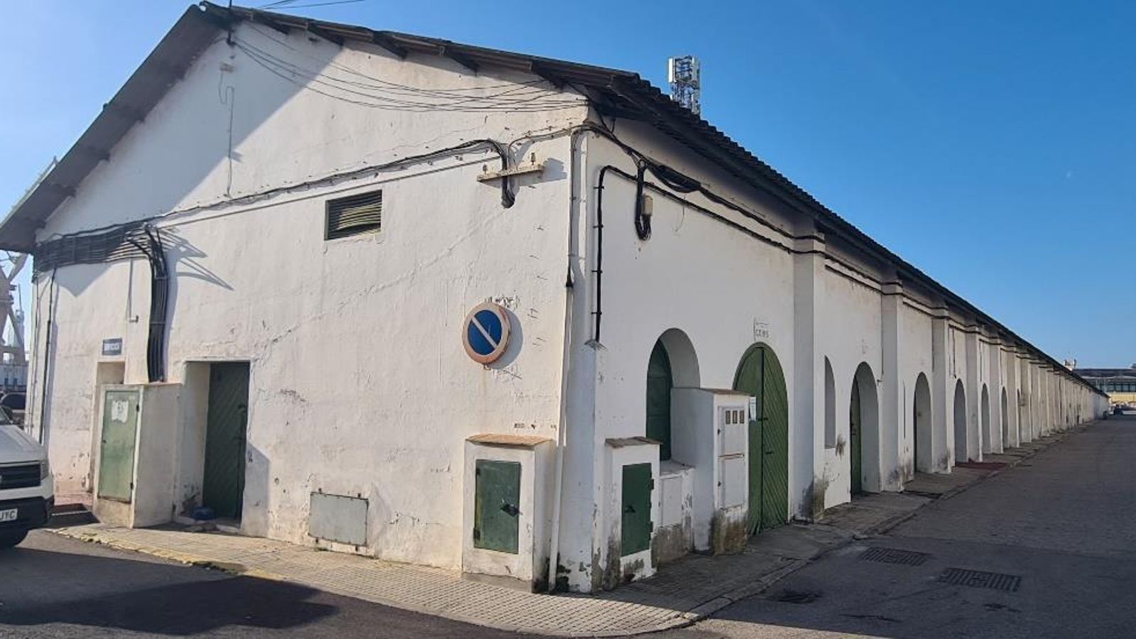 Las naves que se derribarán se ubican en el Muelle de Levante