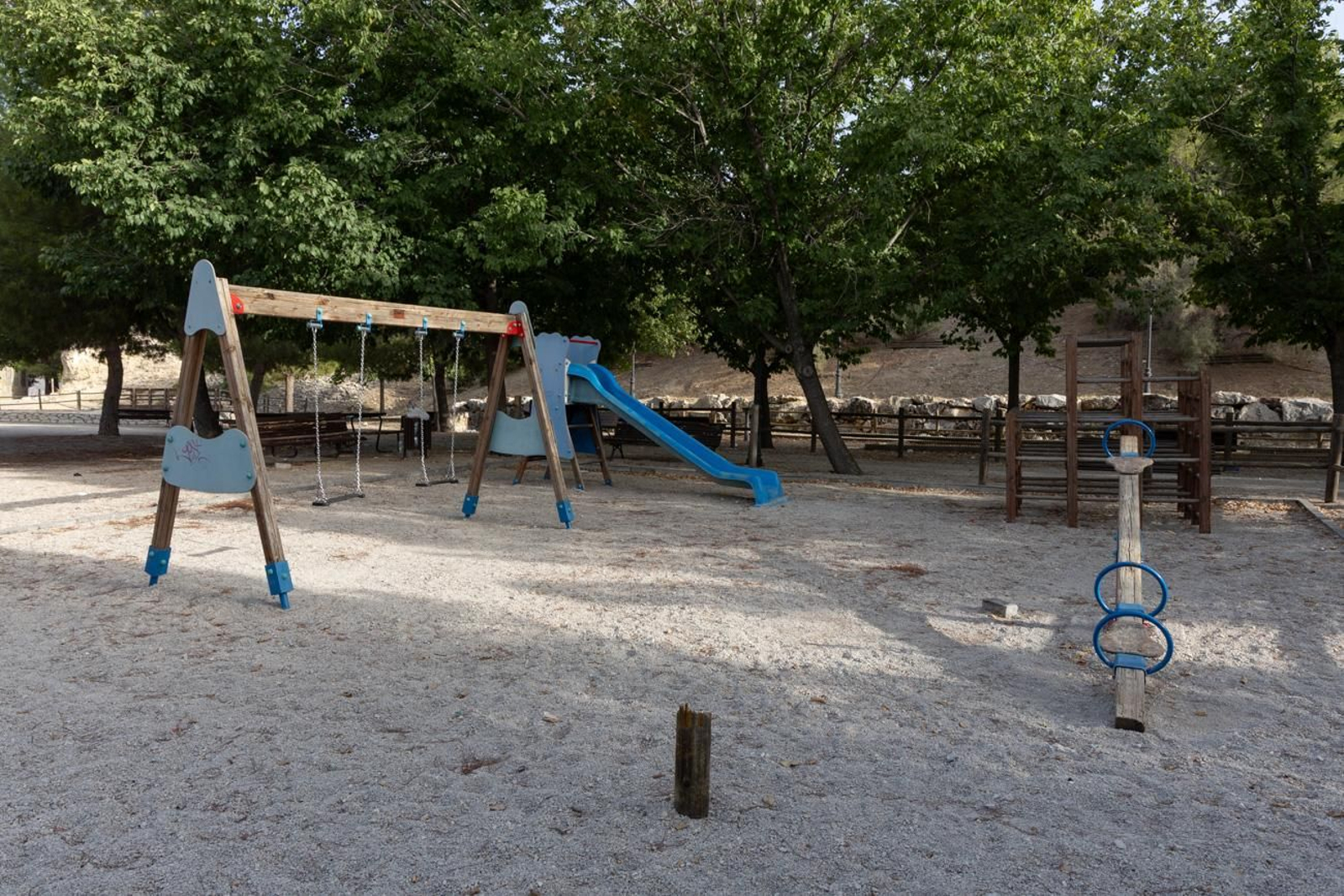 Estado de abandono del parque del Cerro de las Canteras