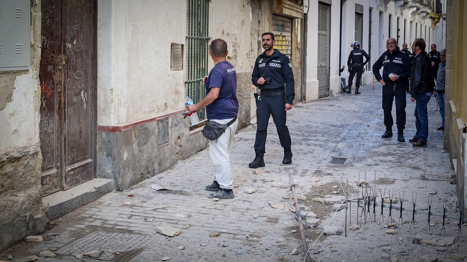 Herida una mujer al caerle una antena de una obra sin licencia en Jerez