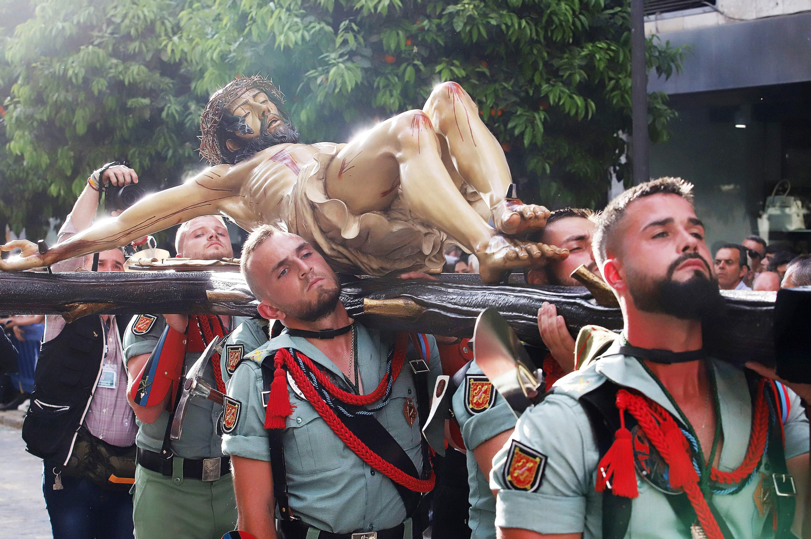 Sábado de Pasión: Imágenes de La Legión con el Cristo de la Vera+Cruz