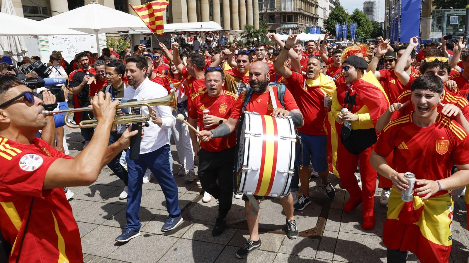 Las fotos de la afición española en Stuttgart antes del España - Alemania