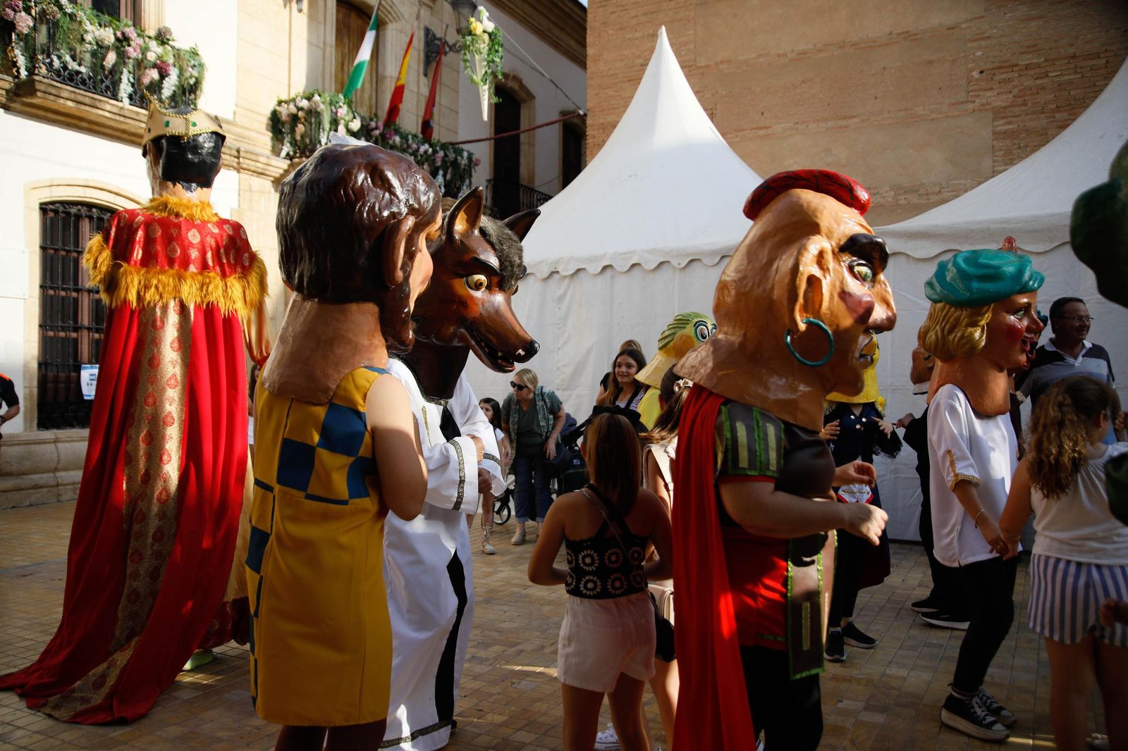 Desfile de Gigantes y Cabezudos de Vera, en imágenes