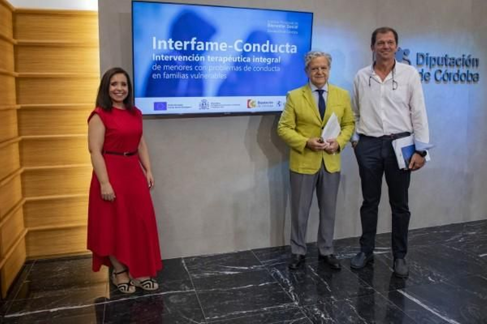 Presentación del programa Interfame-Conducta, con la delegada de Derechos Sociales, Irene Aguilera; el miembro de la delegación de Fondos Europeos, Carlos Sarracín y el presidente de la Diputación de Córdoba, Salvador Fuentes