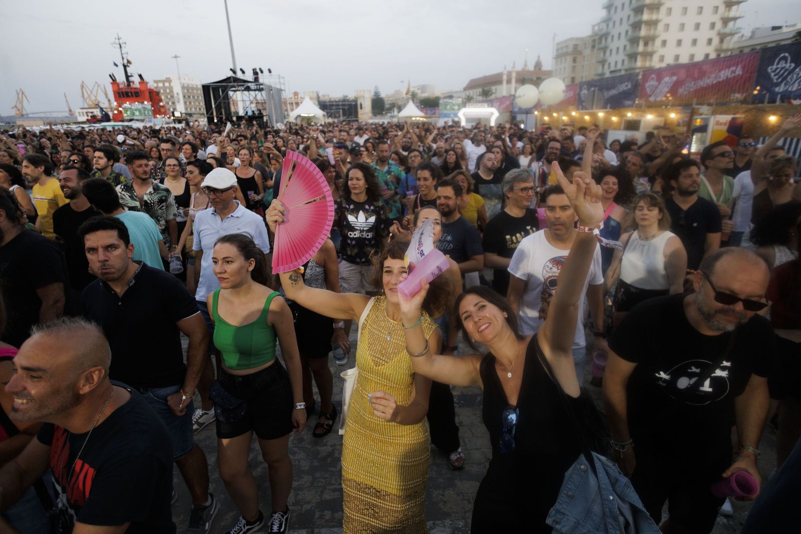 Búscate en las imágenes del primer día de conciertos en el festival  "No sin música"