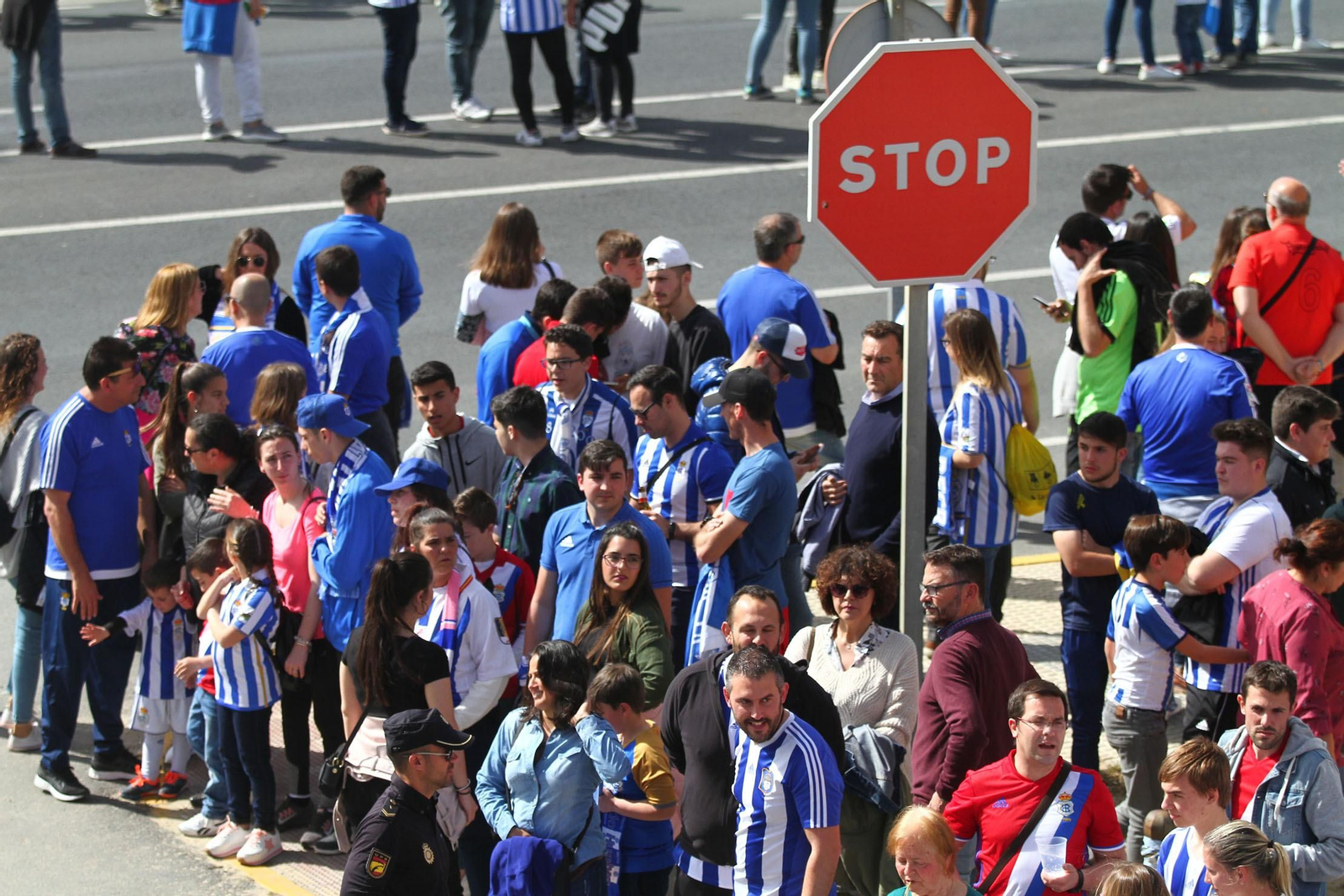 Ambientazo en las gradas del Recreativo de Huelva y el San Fernando