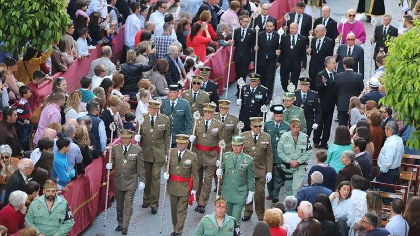 Así fue la procesión del Cristo de la Vera+Cruz acompañado por la Legión en el año 2019