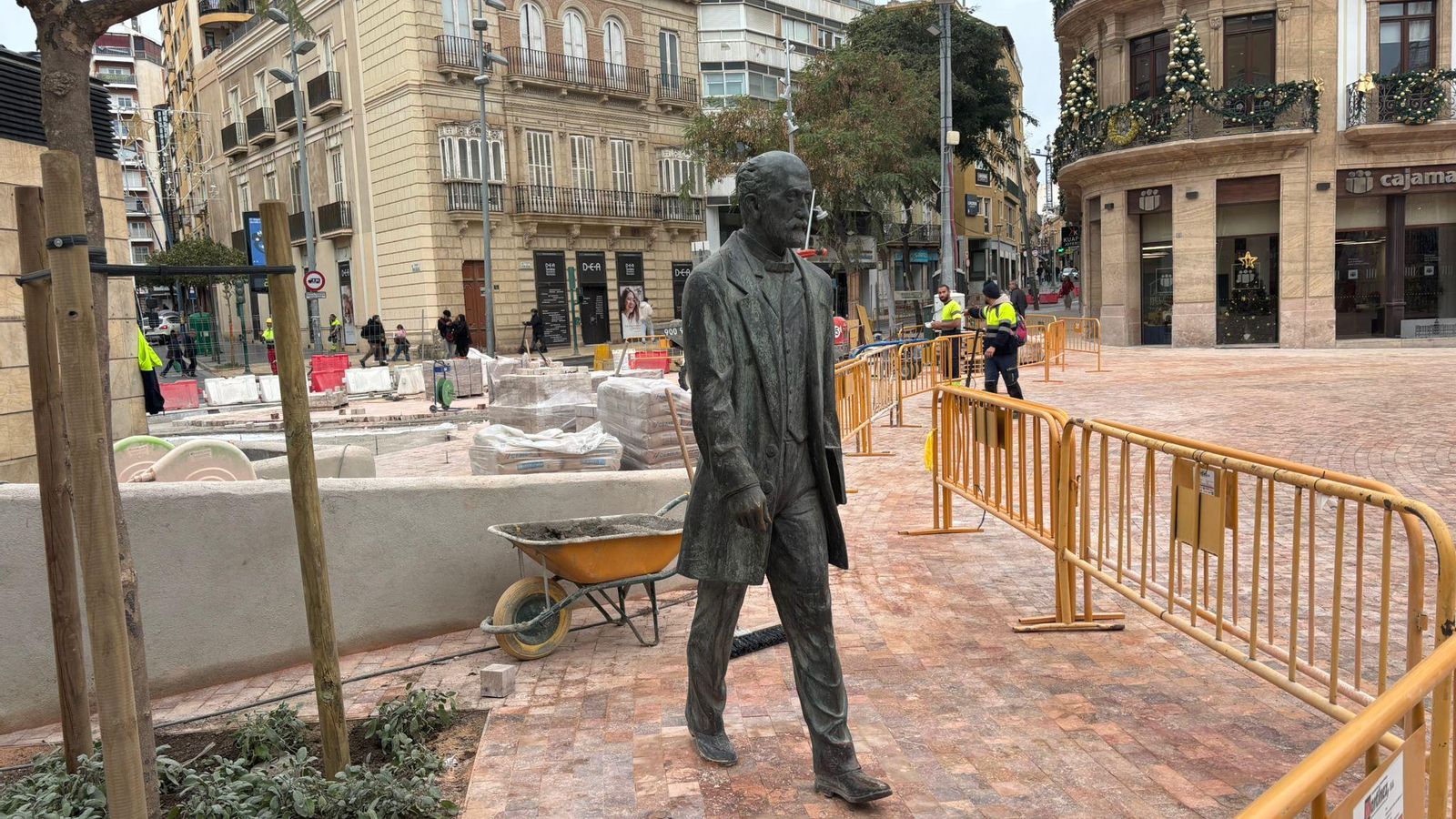 El ilustre Nicolás Salmerón 'pasea' de nuevo por Puerta Purchena.