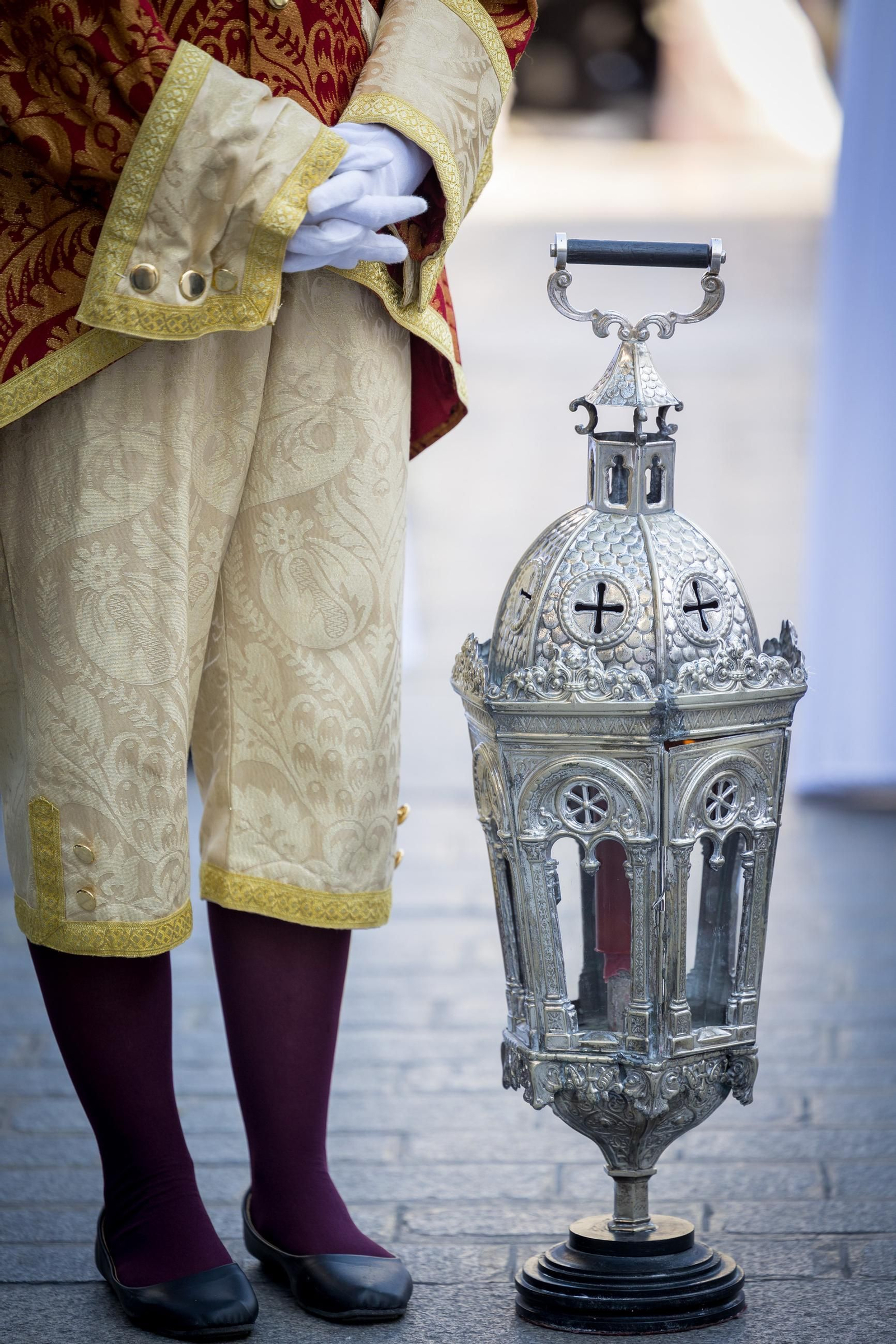 Imágenes de la salida de la Sagrada Cena en la Semana Santa de Cádiz 2025
