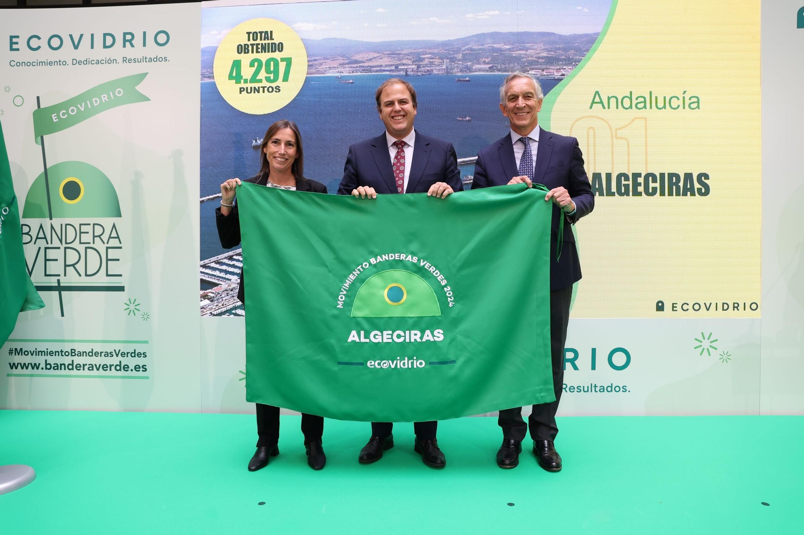 Ana Muñoz Llabrés, directora general de Políticas Turísticas de la Secretaría de Estado de  Turismo; Javier Vaquez Hueso, Teniente de Alcalde y Delegado de Educación, Universidad y Medioambiente del  Ayuntamiento de Algeciras; y José Manuel Núñez-Lagos, director general de Ecovidrio