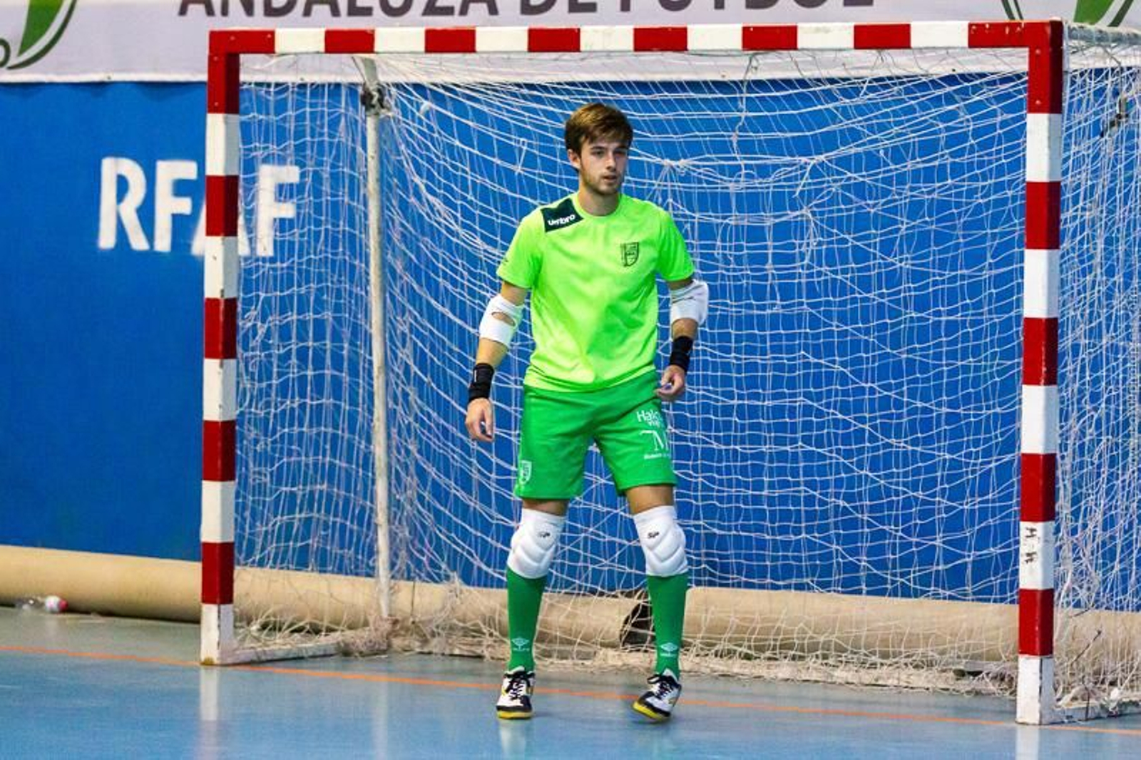 Juan Carlos Torres sobre la pista de Guadaljaire durante un partido de UMA Antequera.
