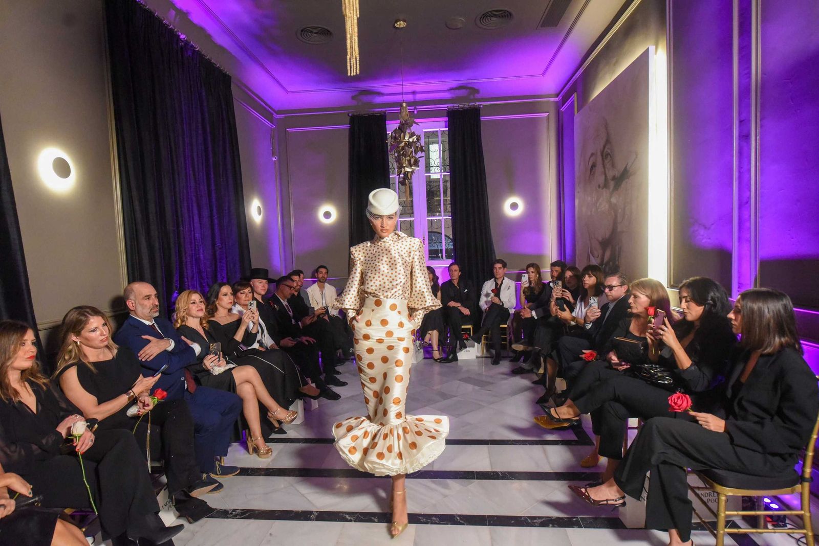 Desfile de Andrew Pocrid en La Casa de Manolete Bistró