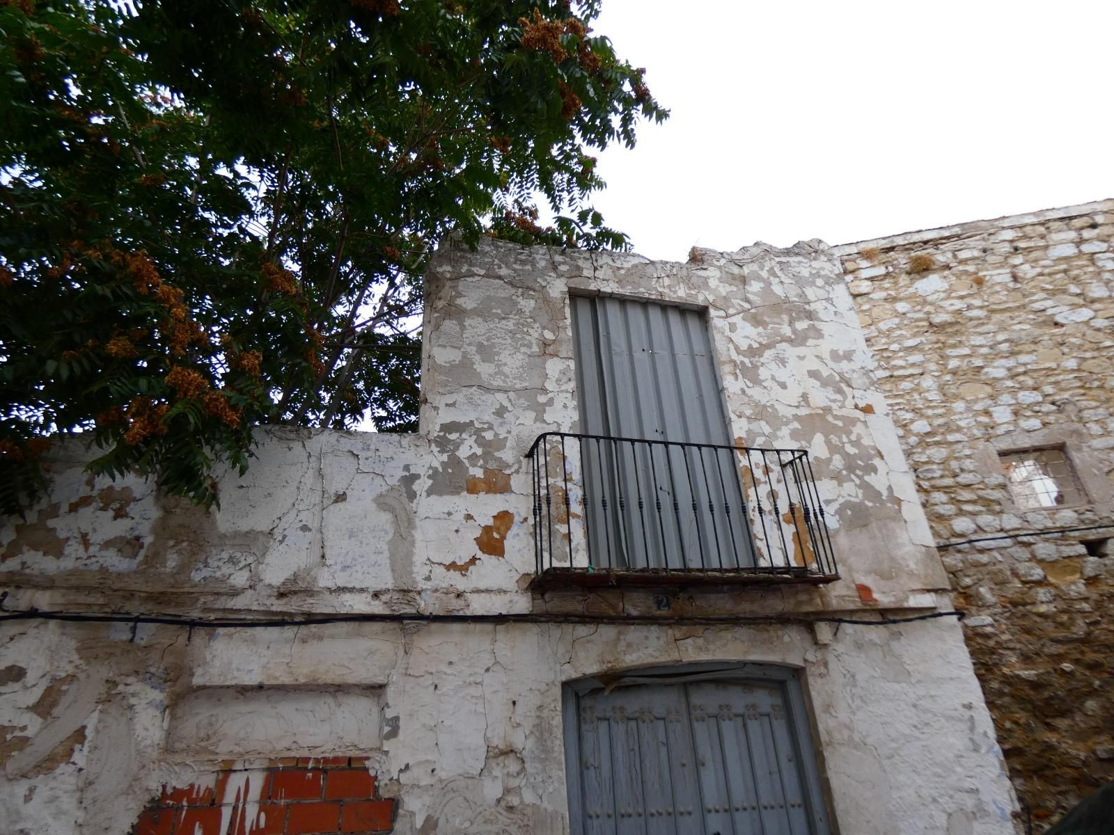 Así se encuentran los restos de la antigua iglesia de San Miguel en Jaén, en imágenes
