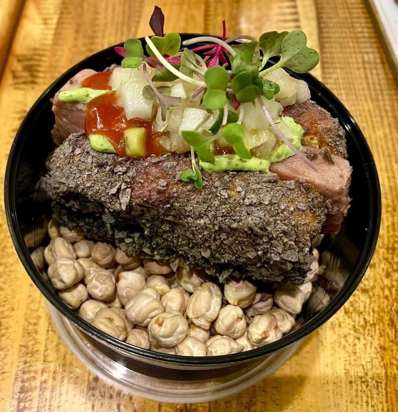 Hot dog crocante de atún