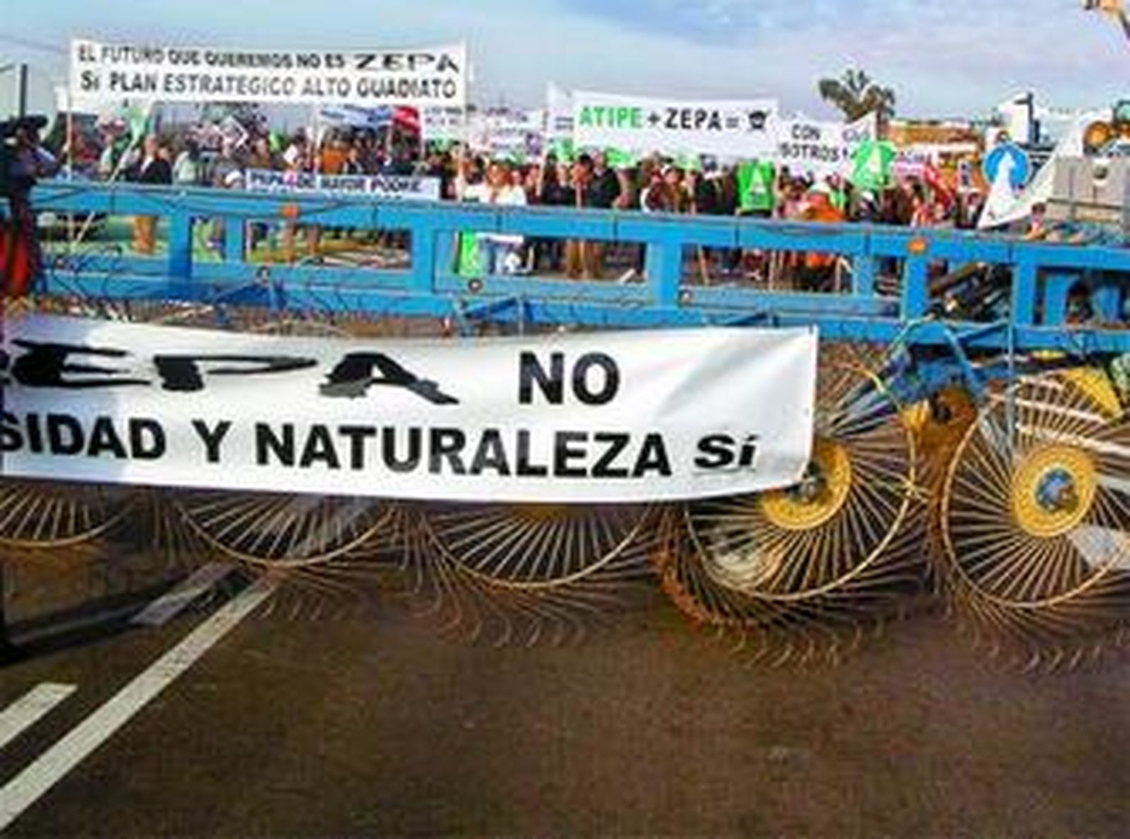Una de las protesta de corte de la N-432 en contra de la ZEPA.