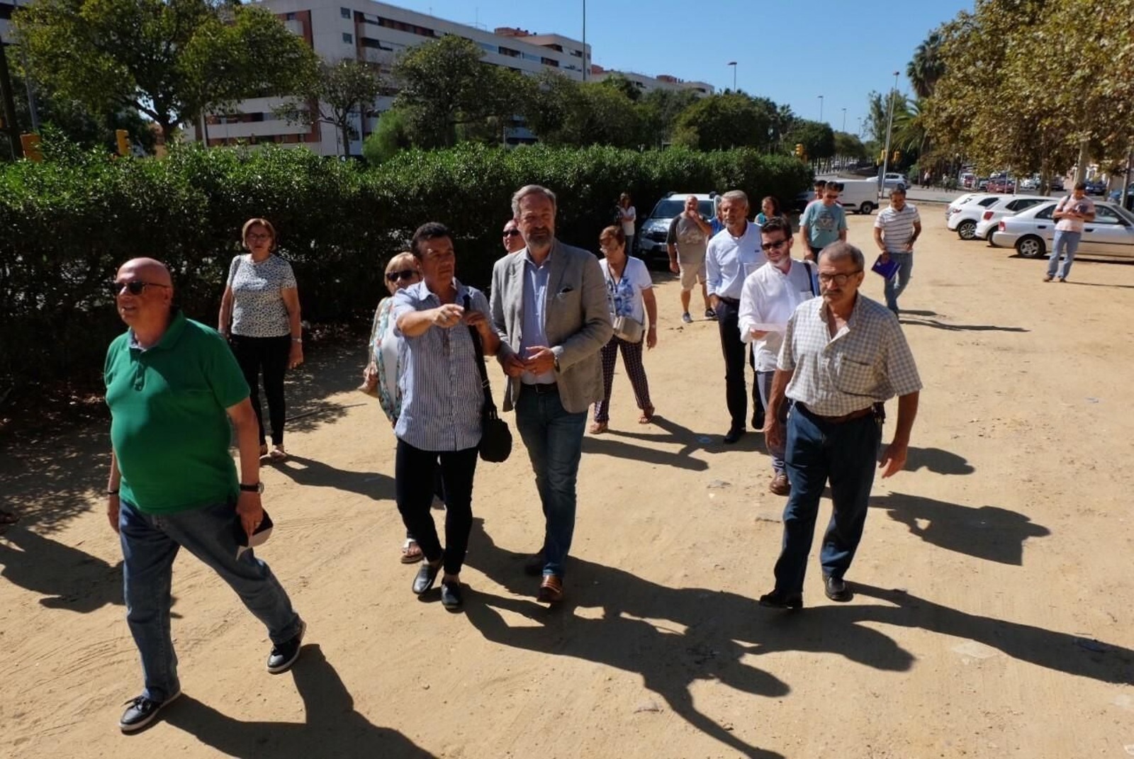 Visita del concejal Manuel Gómez a la zona de la intervención en la calle Santísimo Cristo del Amor.