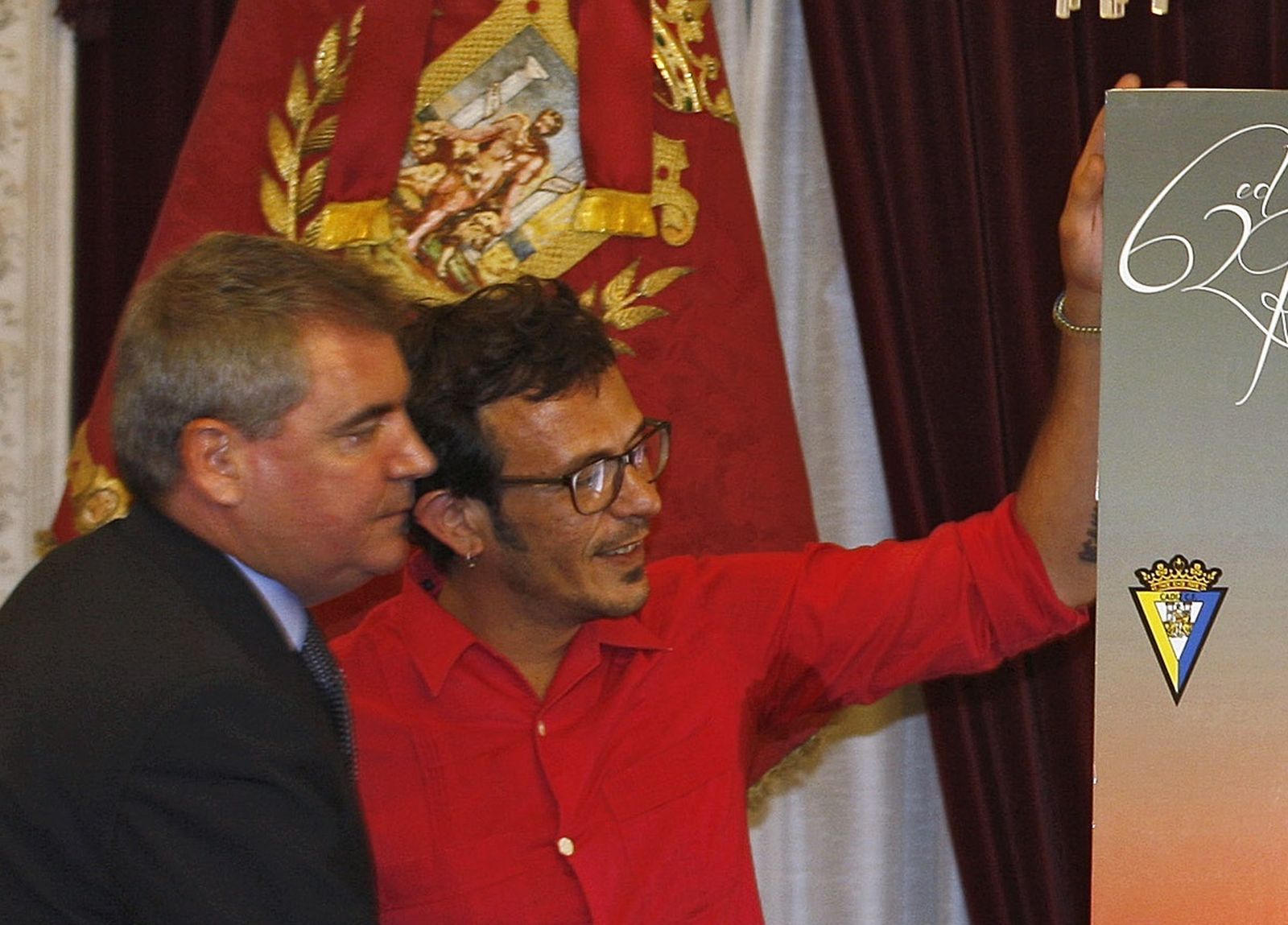 Manuel Vizcaíno y José María González, en el Salón de Plenos del Ayuntamiento.
