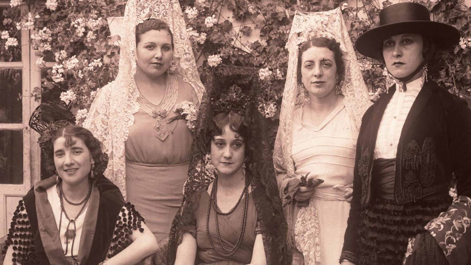 Grupo familiar, en el jardín de los Romero de Torres.