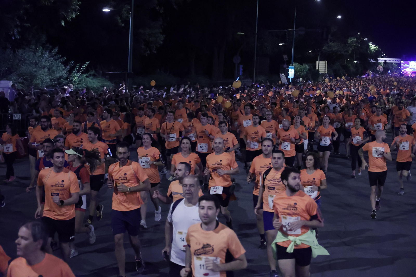 Búscate en la Carrera Nocturna de Sevilla (2)