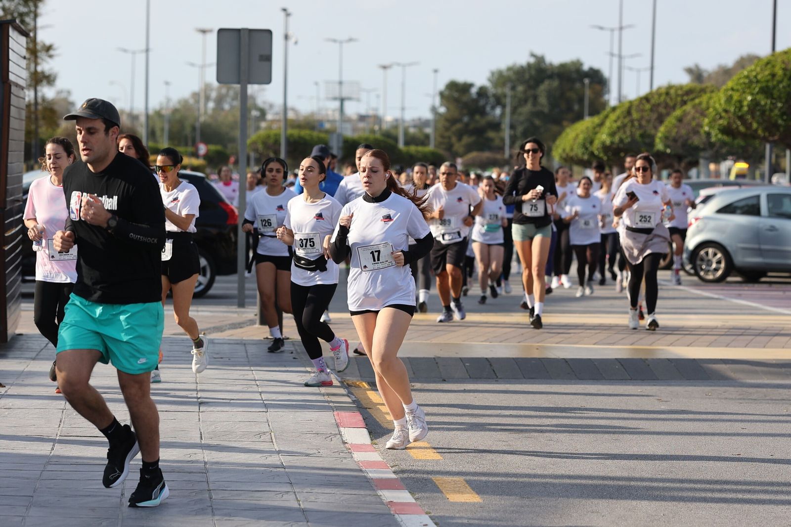 La Carrera Solidaria por el Día de la Mujer McArthurGlen, en fotos