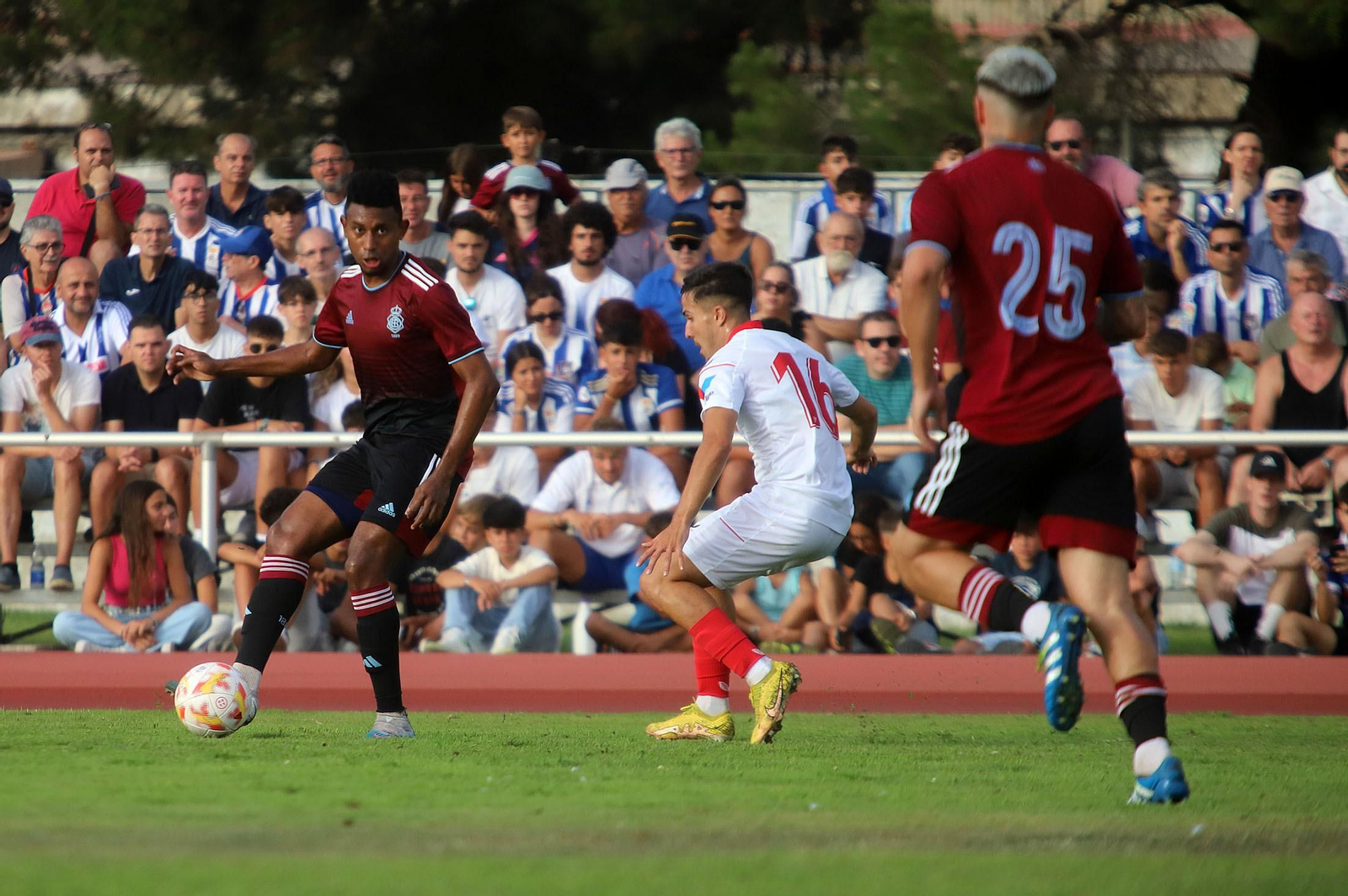 Imágenes del Recreativo de Huelva-Sevilla At en el Memorial Manuel González Rodríguez de Punta Umbría