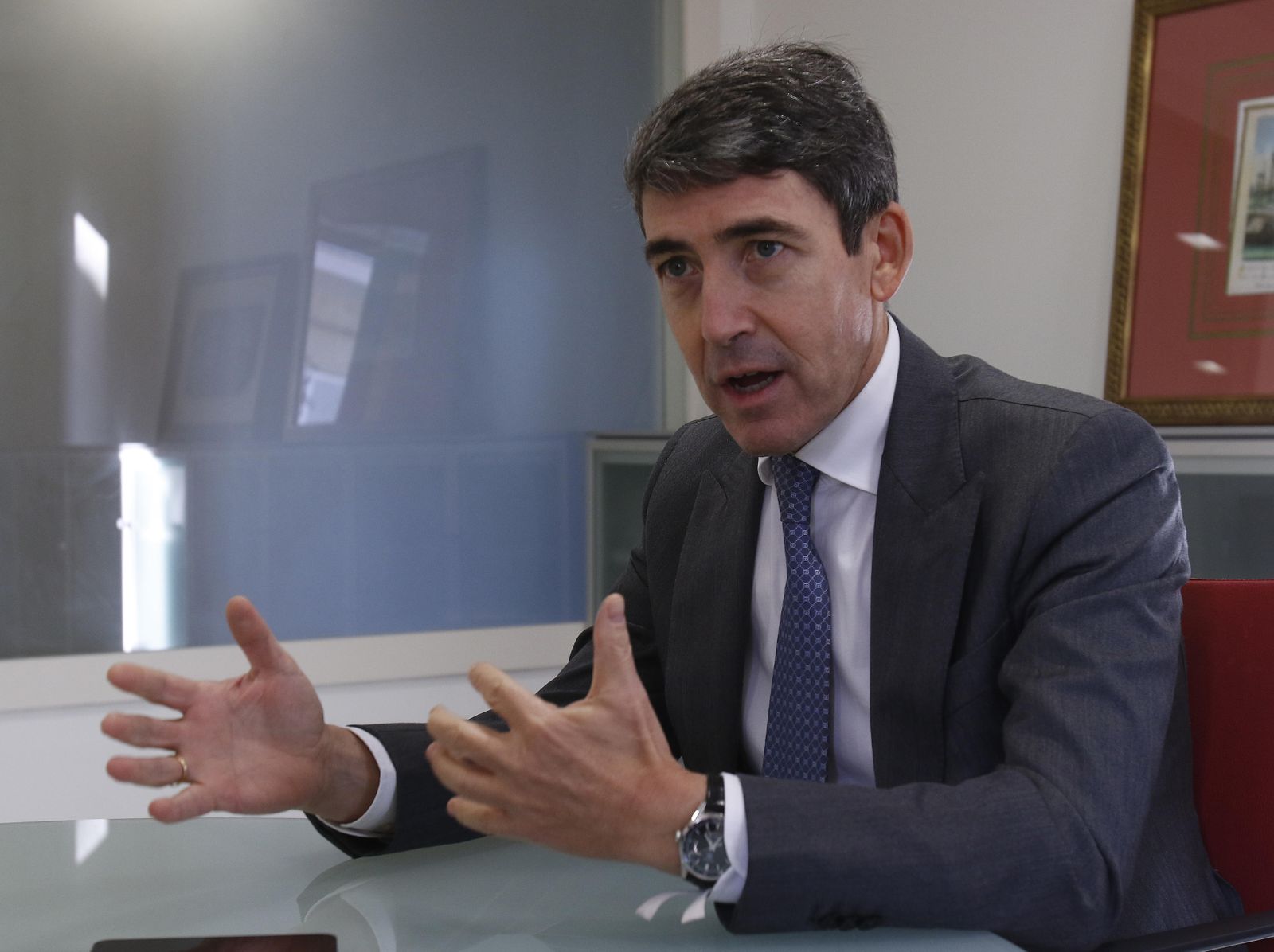 Domingo Mirón, durante la entrevista, en la sede de Grupo Joly, editora de este periódico, en Sevilla.