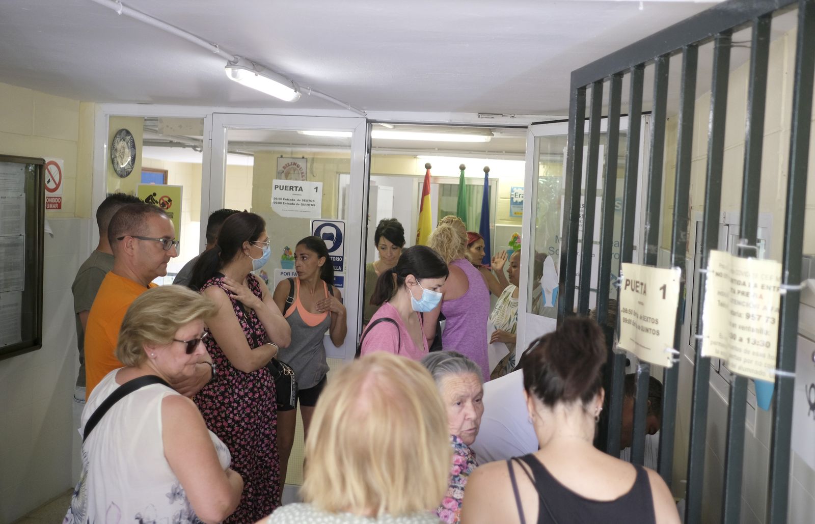 Protesta en el colegio Mediterráneo de Córdoba por los problemas de climatización, en imágenes