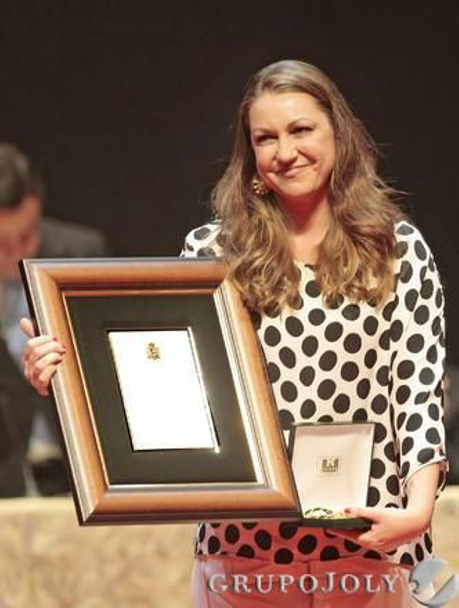 La artista isleña Niña Pastori muestra orgullosa sus distinciones. 

Foto: Fito Carreto