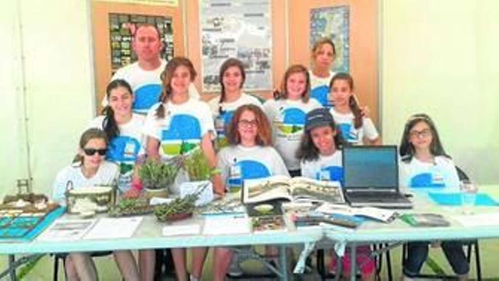 Alumnas del CEIP Almirante Laulhé que participaron en la Feria de la Ciencia que se celebró en Granada.
