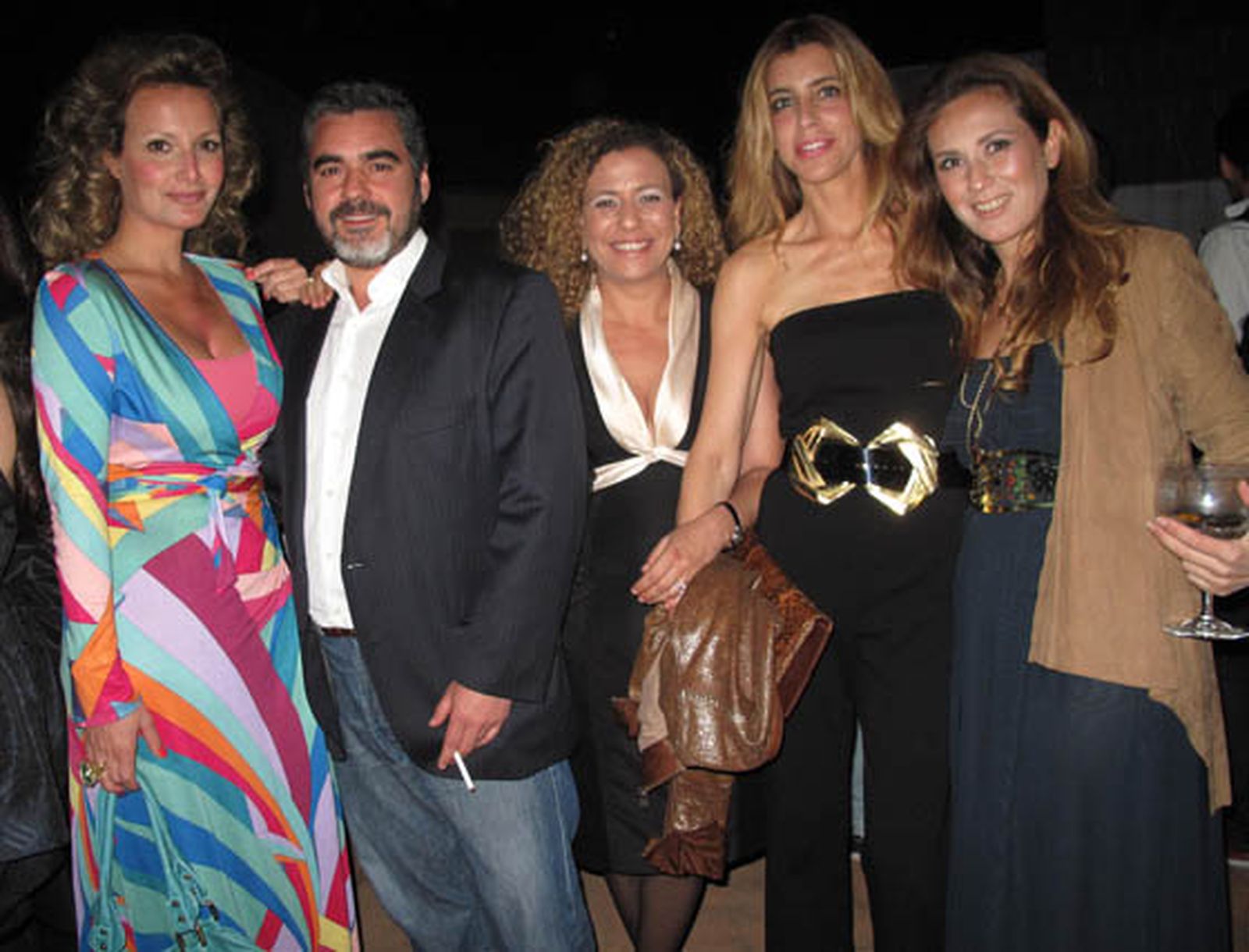 Marita Rufino, con unos amigos y la diseñadora Esther Amo.

Foto: Victoria Ramírez