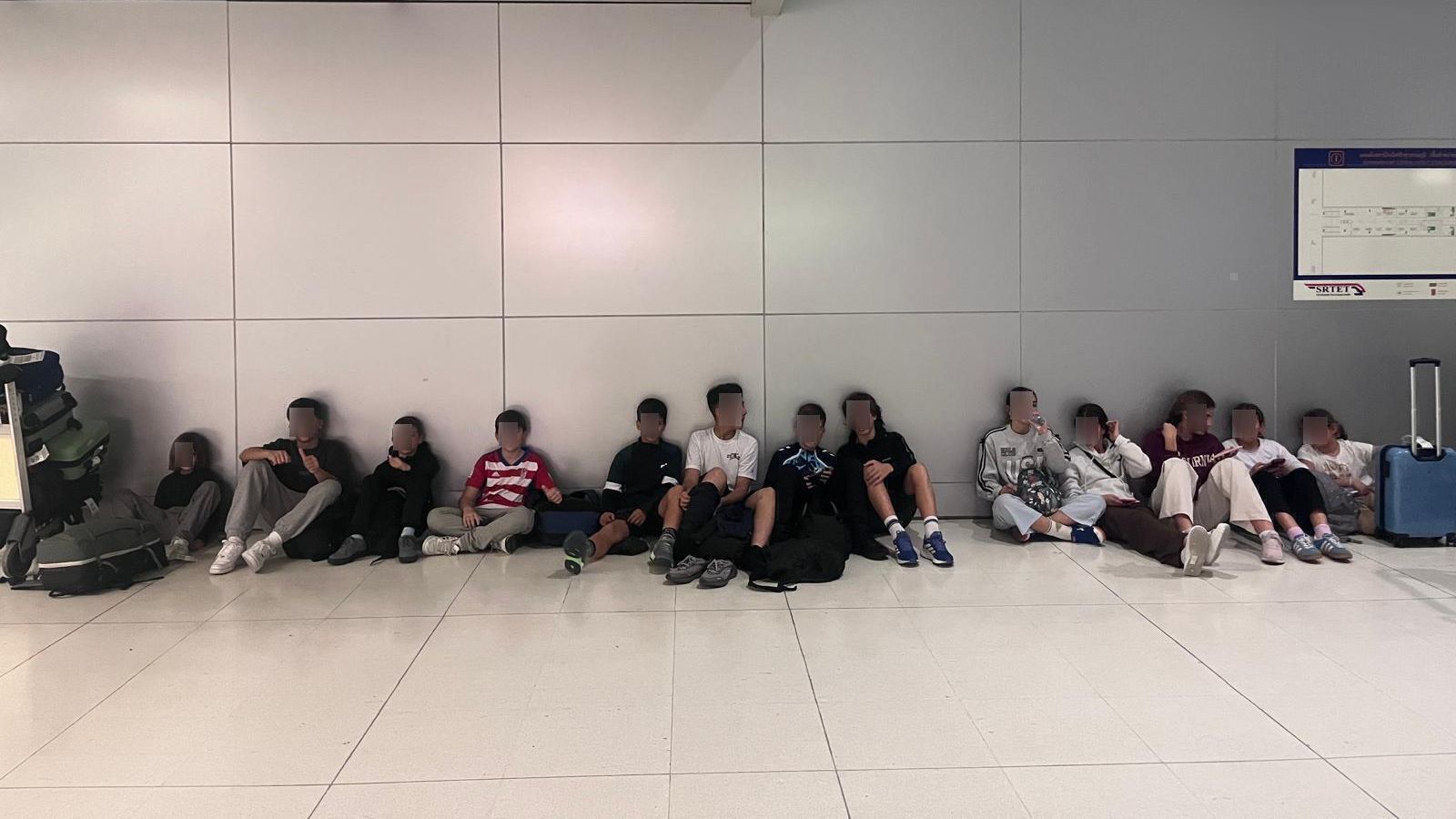 Grupo de malagueños atrapados en Tailandia en el aeropuerto (1)