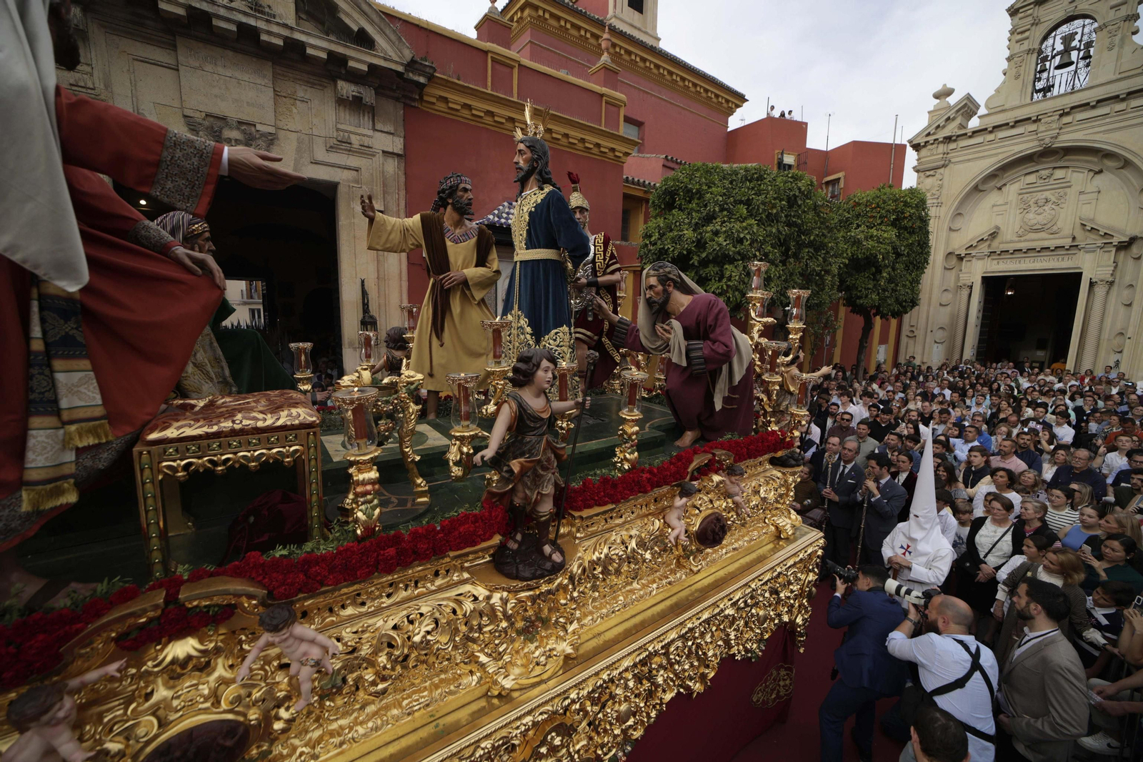 El misterio de la Bofetá, tras salir de la parroquia de San Lorenzo.