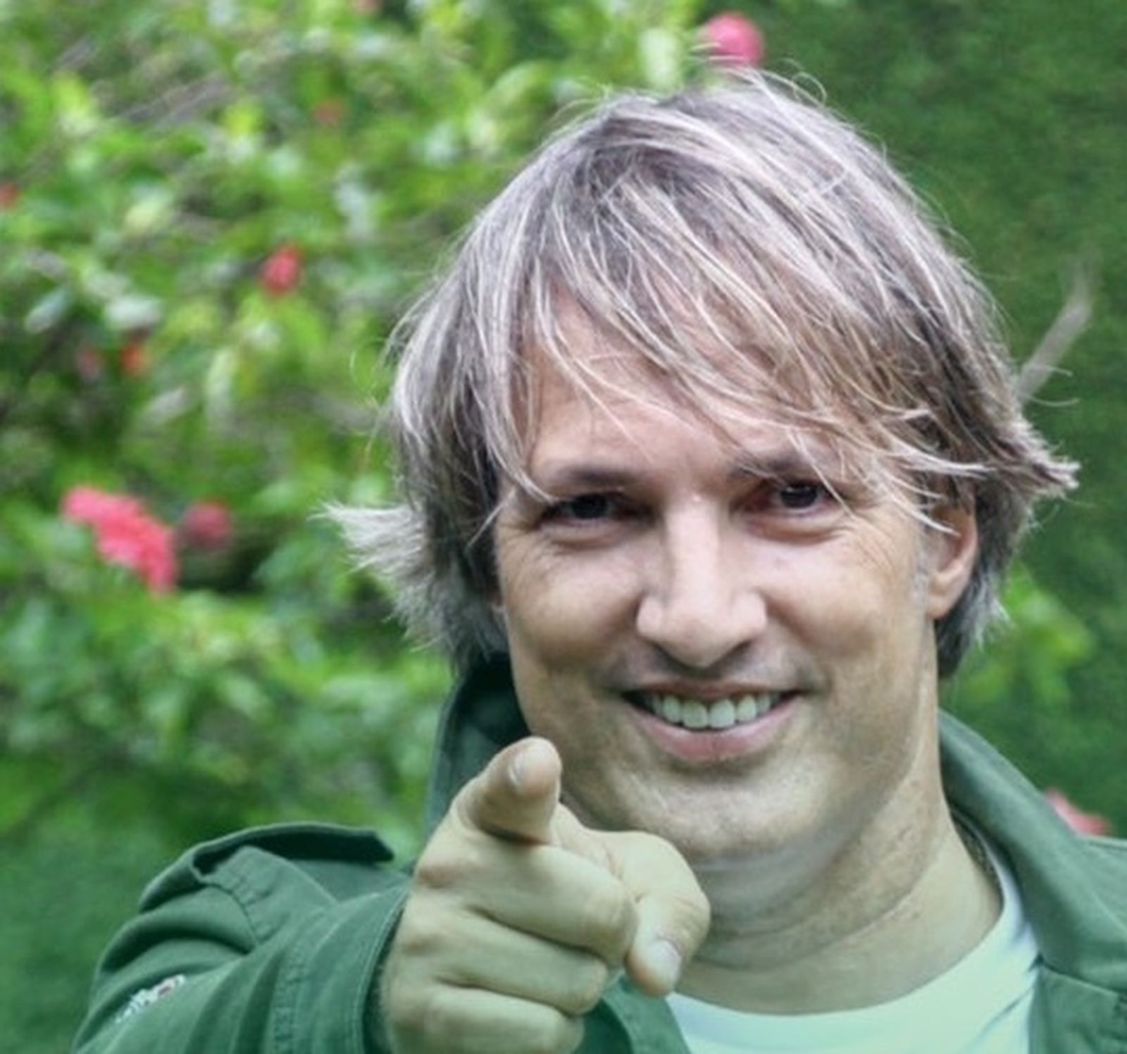 ¿Este chaval no conoce el champú?