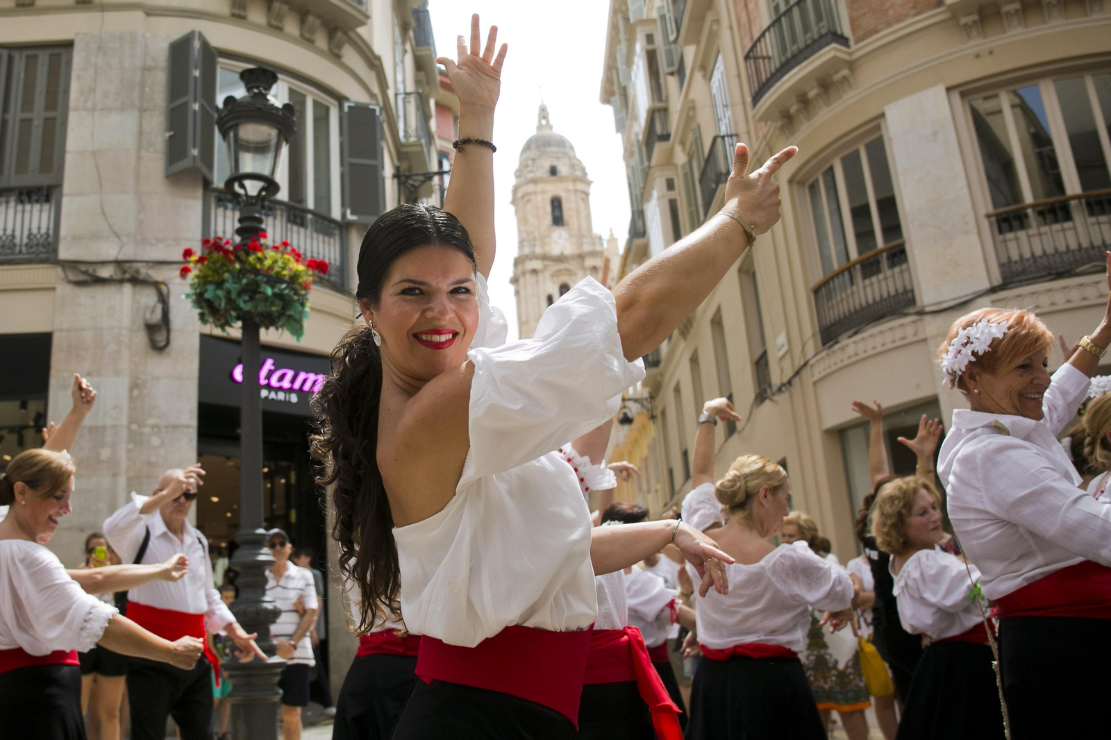 Un momento del baile por malagueñas para intentar batir el récord mundial.