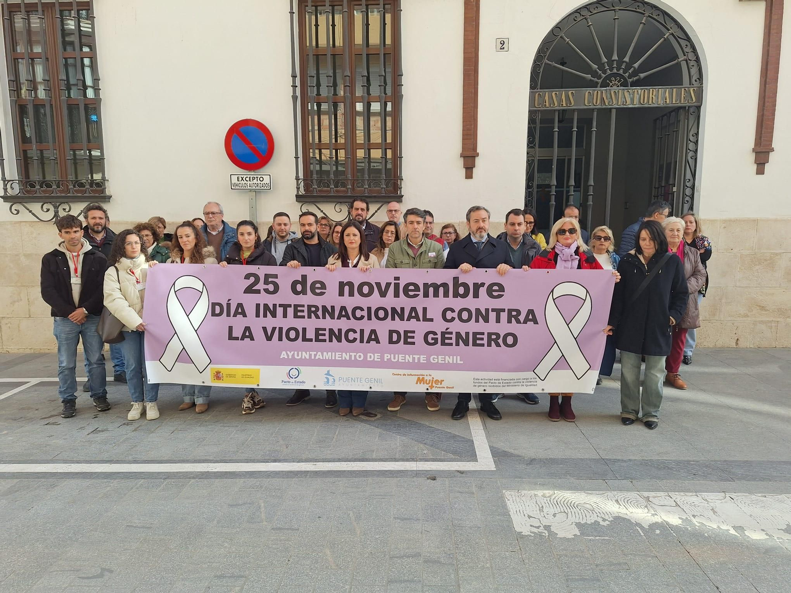 Concentración en el Ayuntamiento de Puente Genil.
