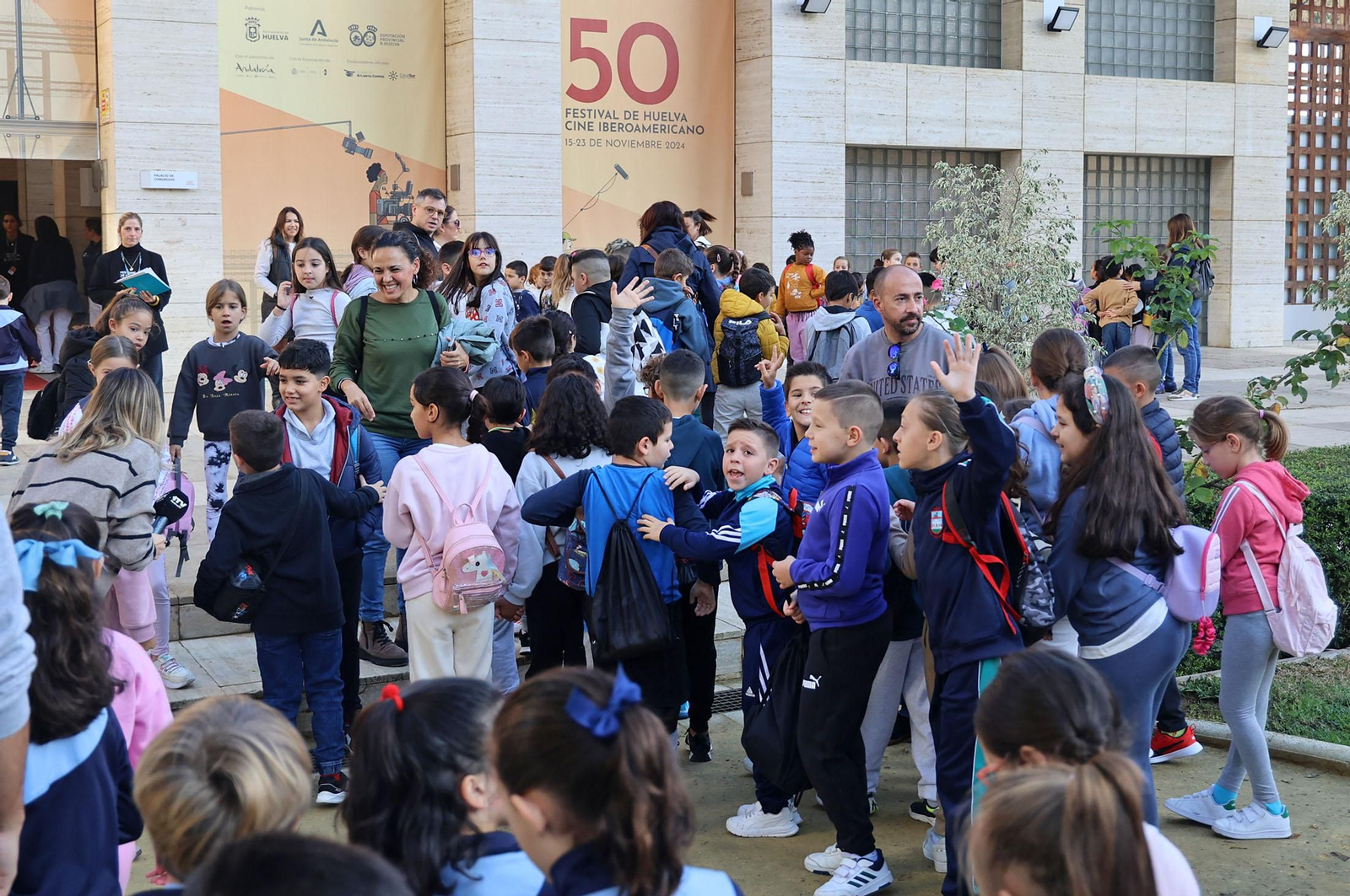 Imágenes de la sección Primera Pantalla para escolares y presentración de películas a concurso del 50 Festival de Huelva Cine Iberoamericano