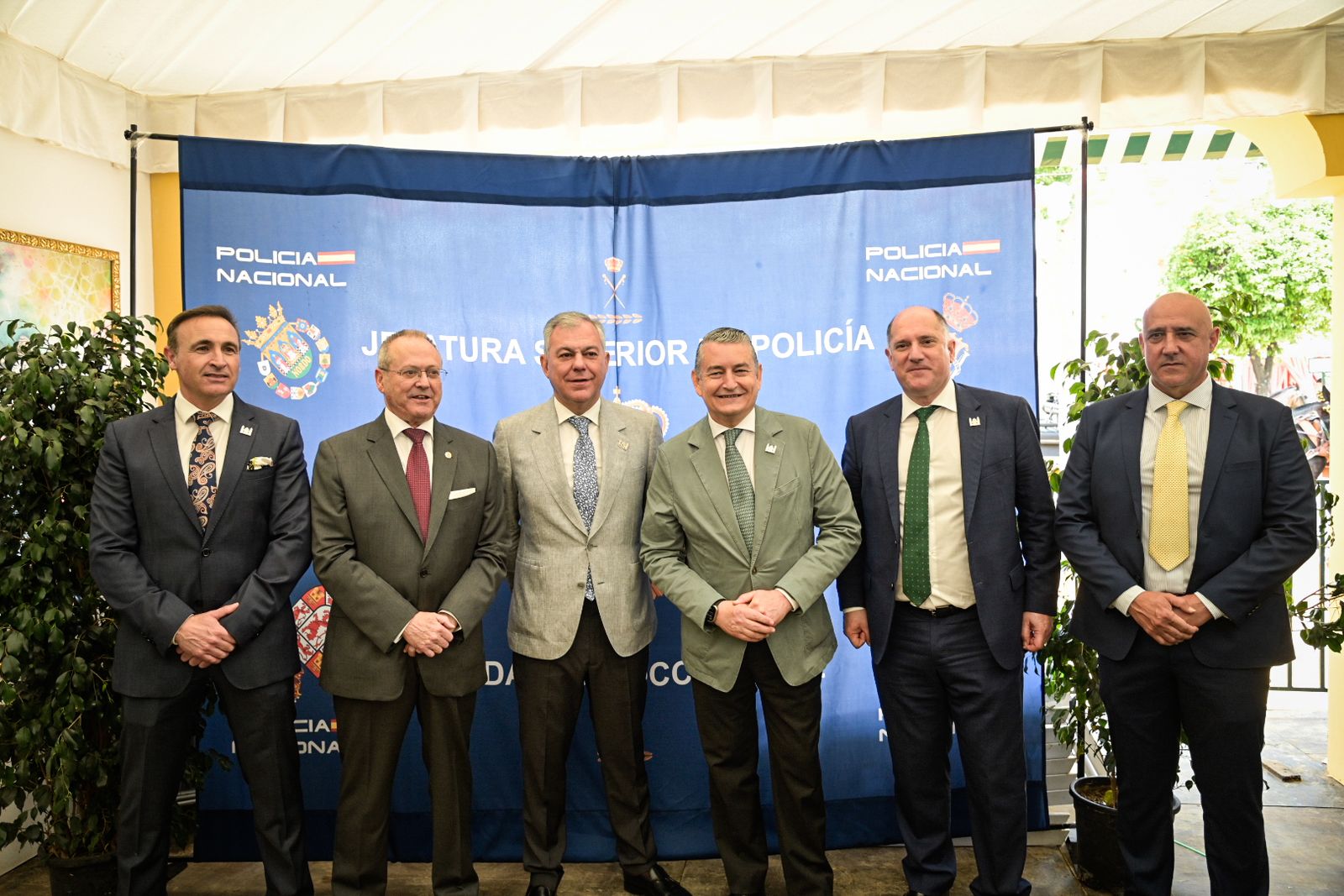 Bicentenario más uno en la caseta de la Policía Nacional