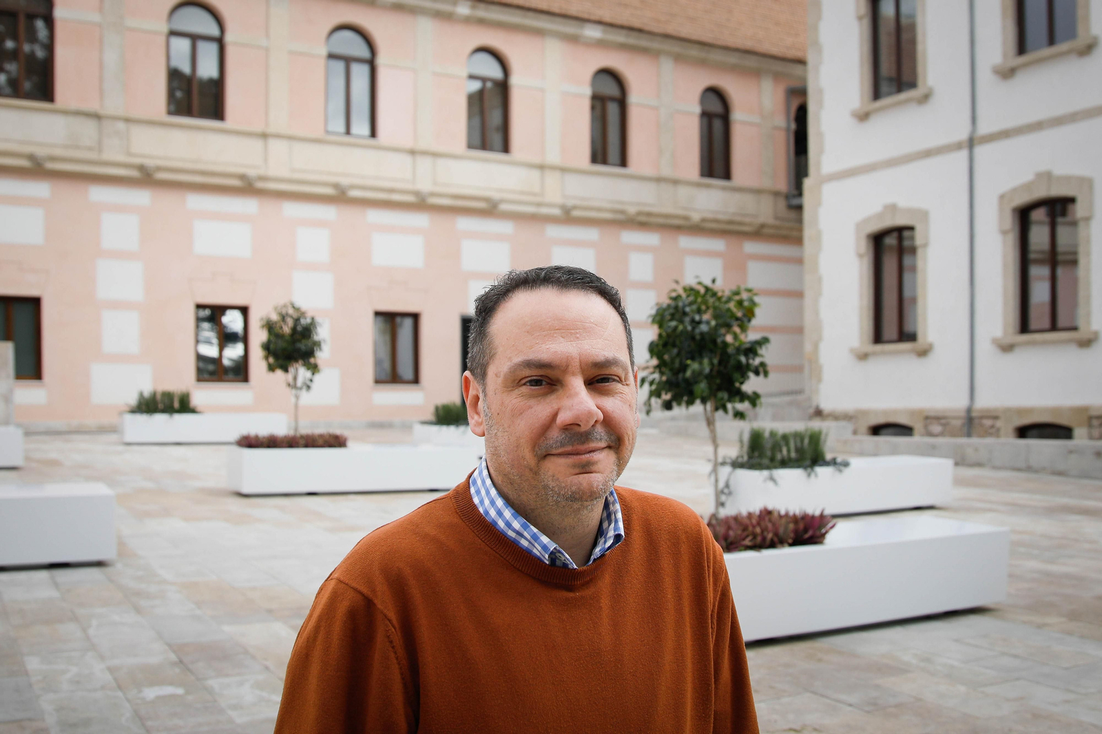 Imágenes de la entrevista realizada al director del Museo del Realismo Español Contemporáneo MUREC