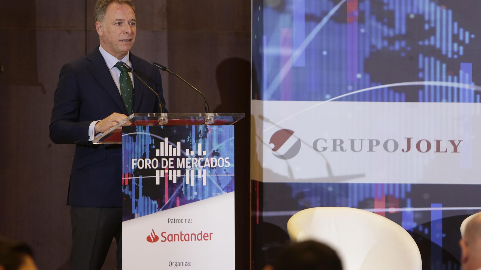 Manuel de la Cruz, director territorial de Banco Santander en Andalucía, durante su intervención.