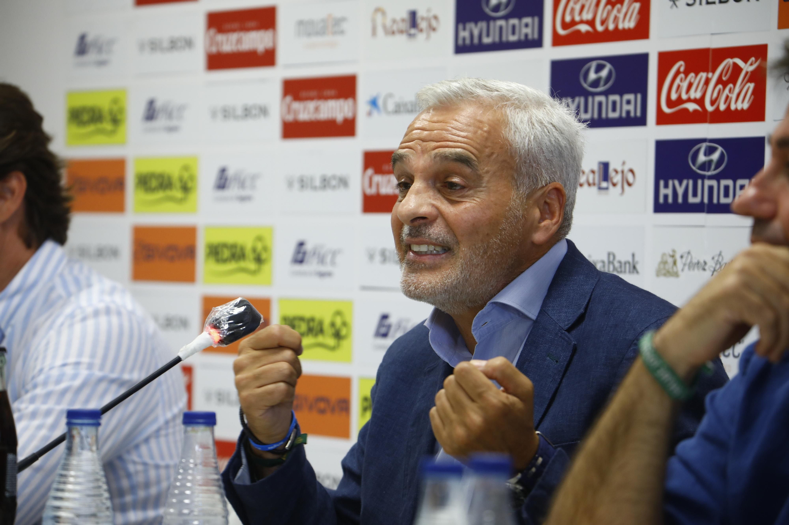 Las imágenes de la despedida de Miguel Valenzuela del Córdoba CF