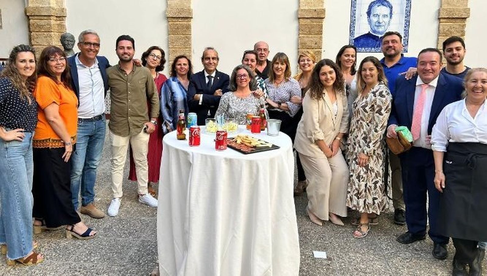Eduardo Sibón, Juani Piedad, José Manuel Valdés, Manolo Camacho,  María José Campaña, Teresa Moreno y Paula González, entre otros.