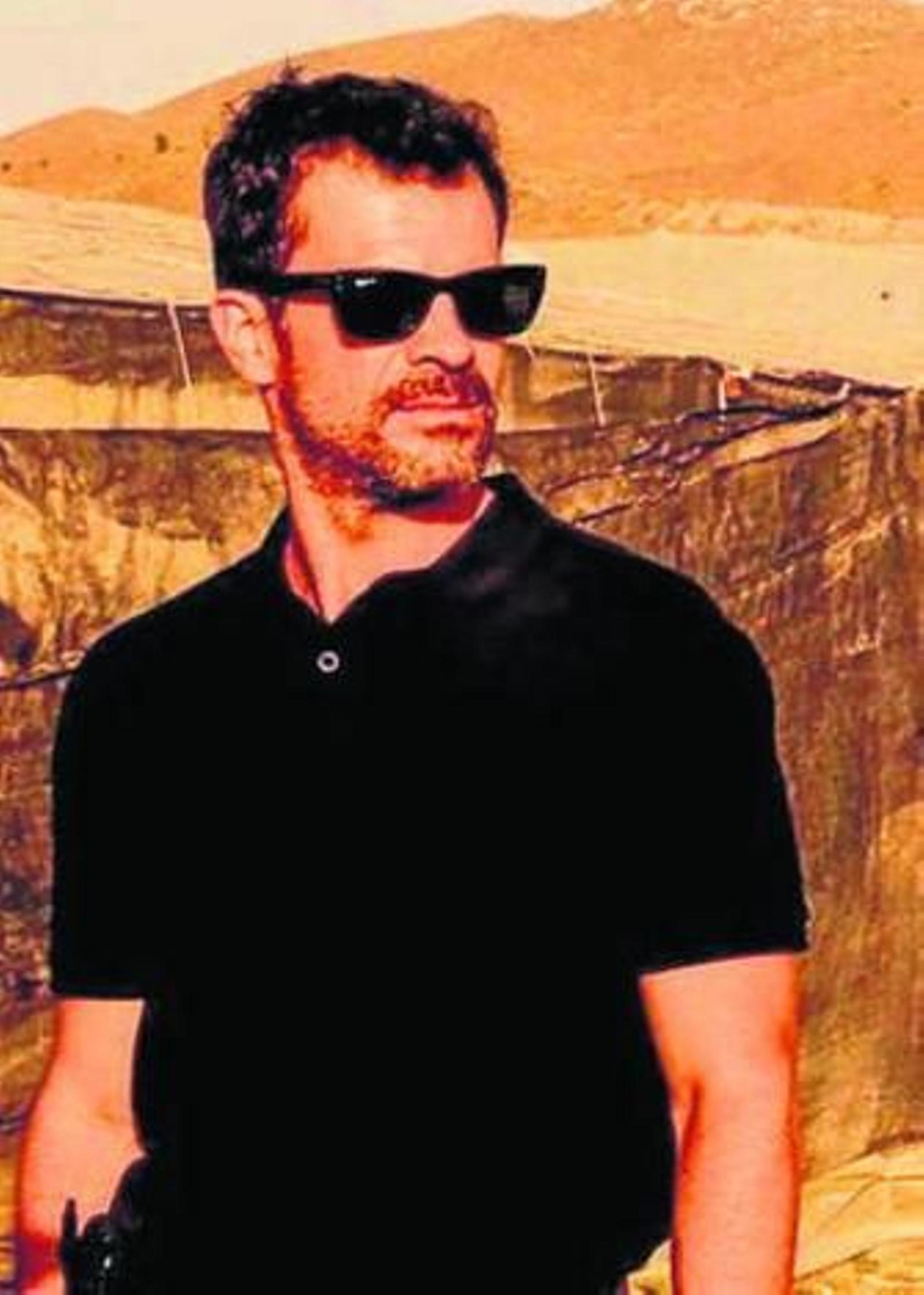 Rodolfo Sancho es Héctor.